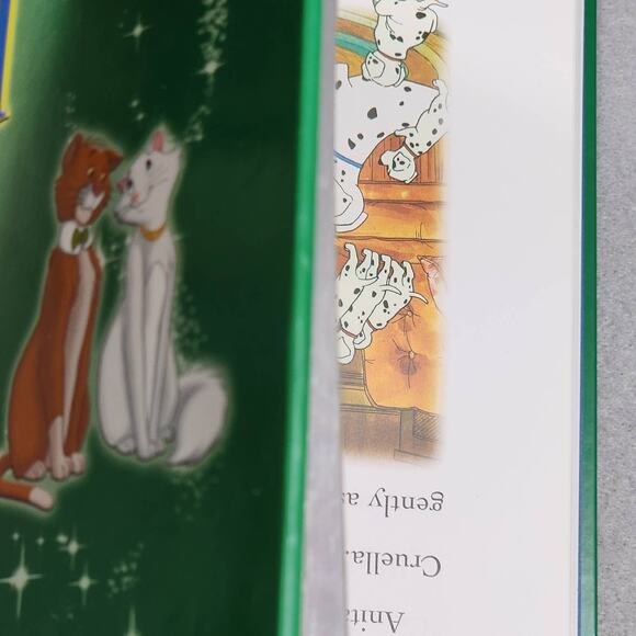 DISNEY ANIMAL STORIES (Disney Pixar Film Storybook Collections) by Sarah Heller - Picture 3 of 11